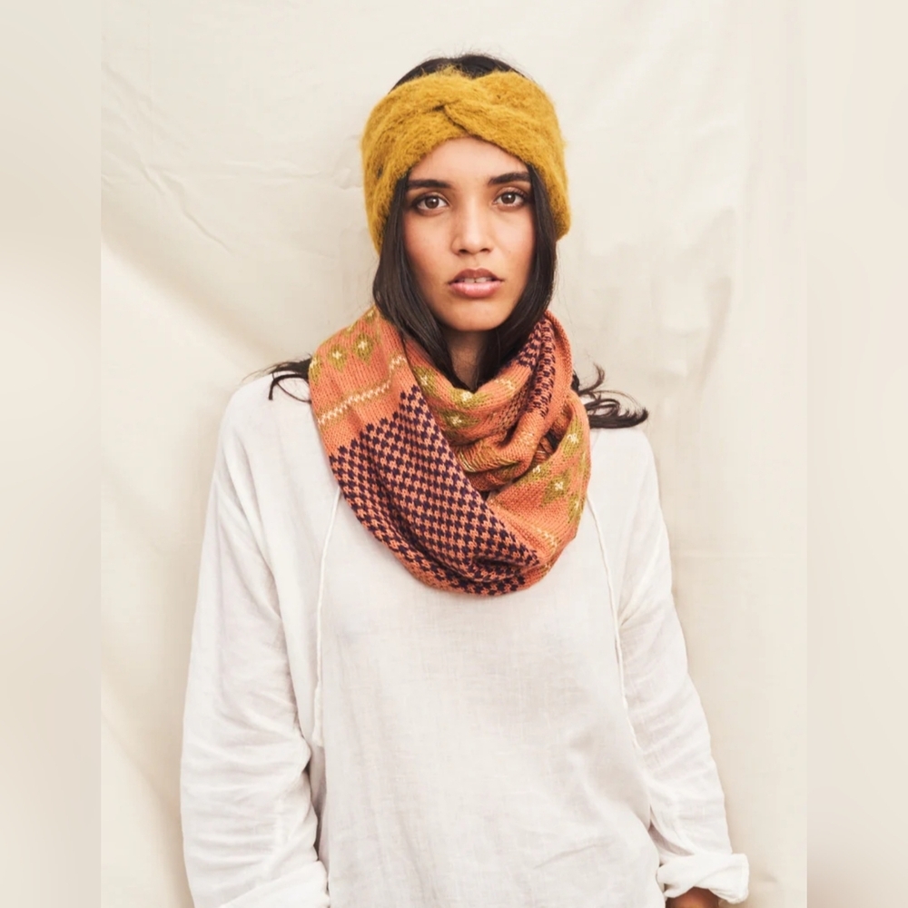 Anthropologie By Emilime Bird Neck Warmer